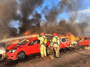 Mais de 200 veículos são destruídos em incêndio no DETRAN em Macapá