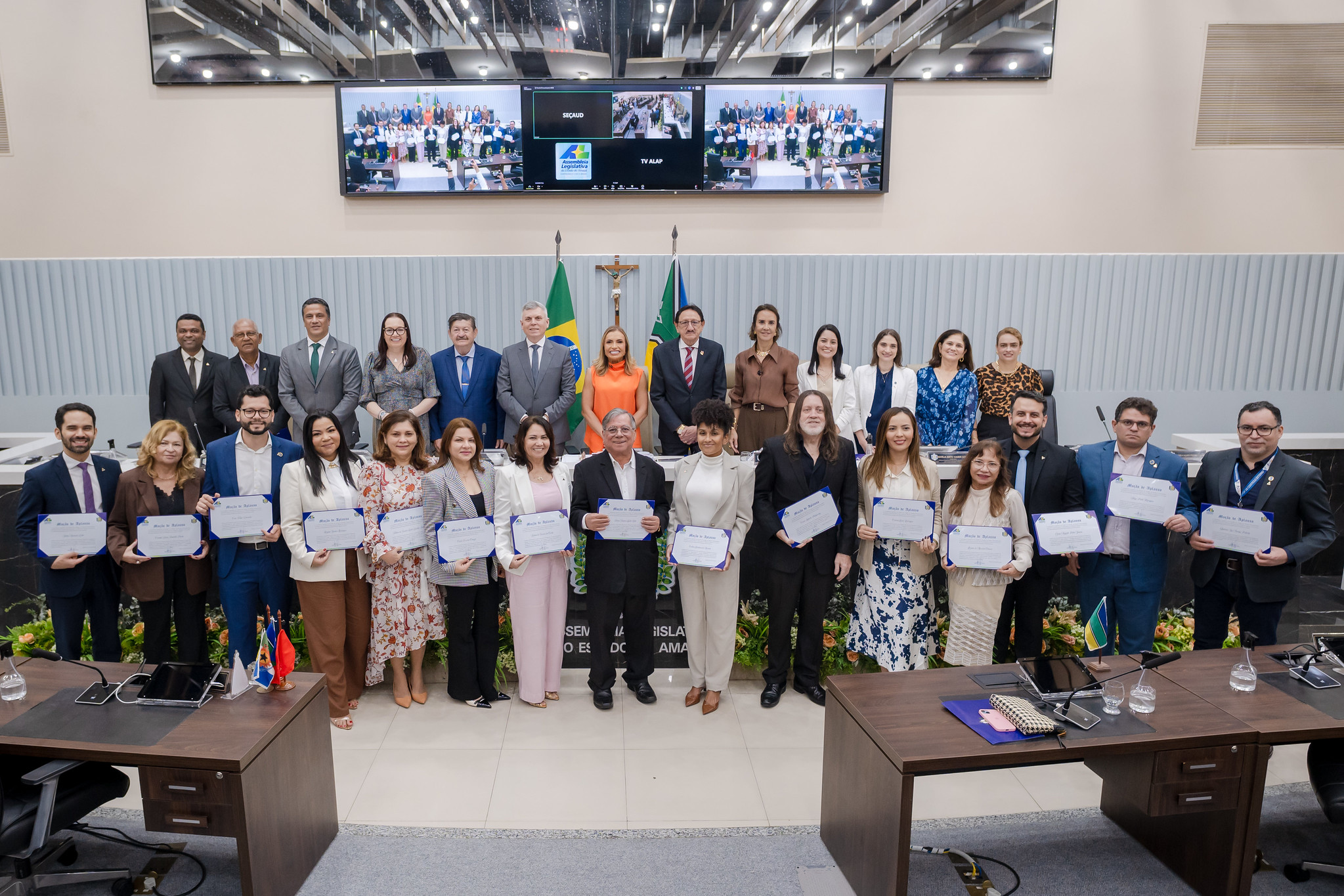 Assembleia Legislativa homenageia auditores do TCE-AP por atuação no controle dos gastos públicos