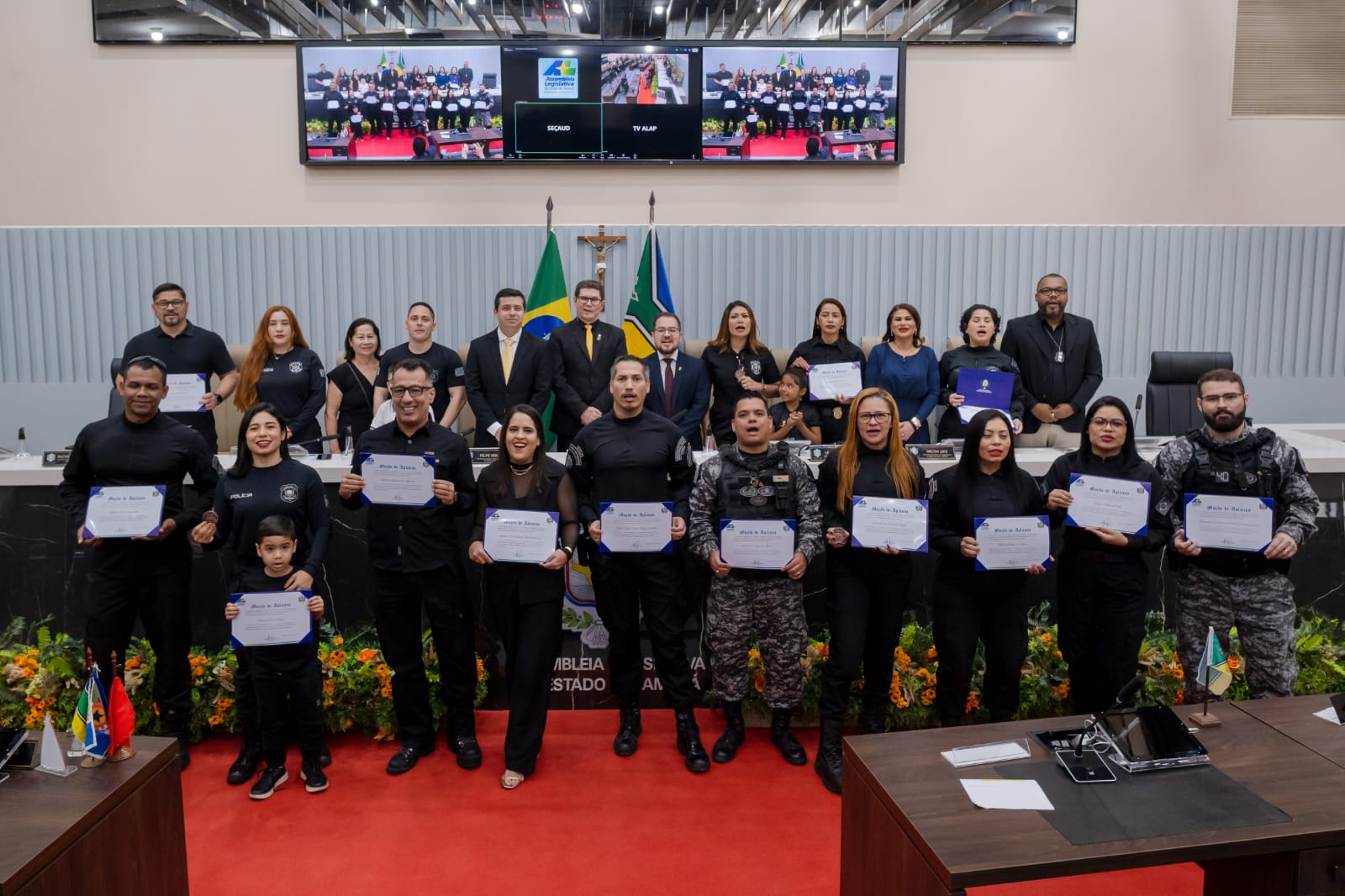 Assembleia Legislativa do Amapá homenageia mais de 200 servidores do Iapen pelos 14 anos da Polícia Penal