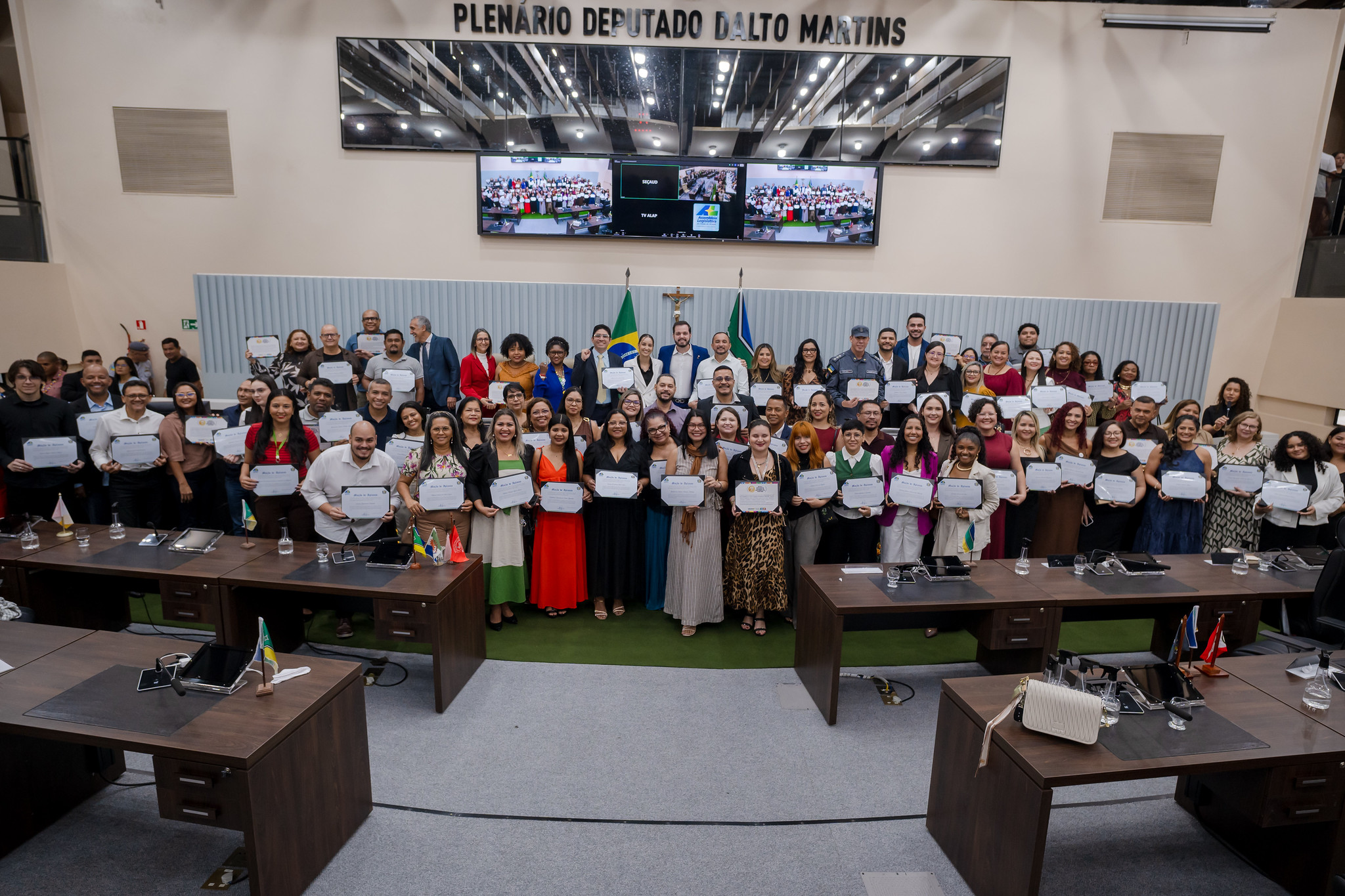 Assembleia Legislativa do Amapá homenageia educadores por resultados históricos na educação pública