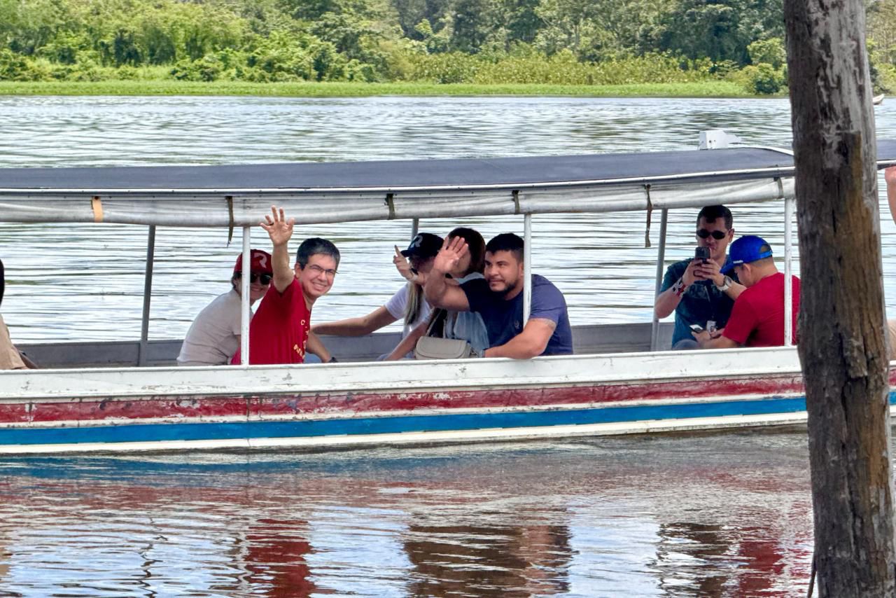 Senador Randolfe lança programa Bora de Barco no Porto do Povo, em Santana