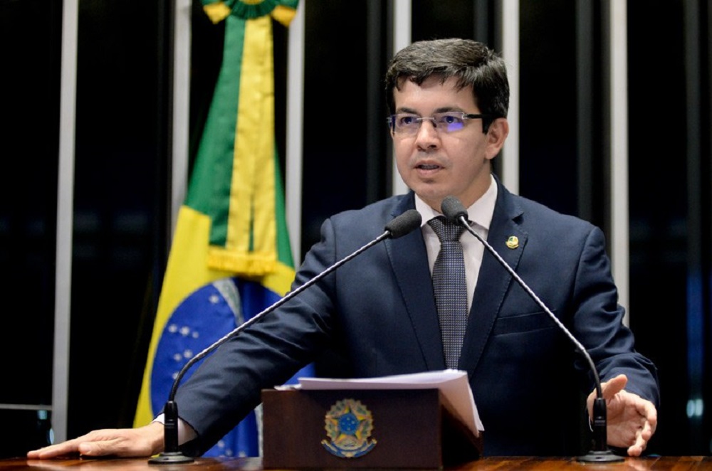 Brasileiros poderão entrar na Guiana Francesa sem visto a partir de 1º de agosto, anuncia senador Randolfe